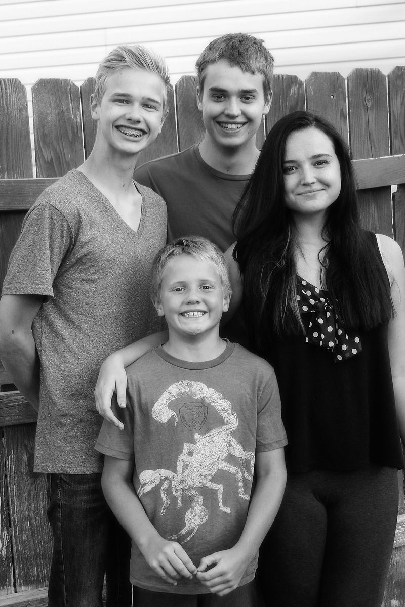 IMG_4117 all 4 kids 4x6 bw IMG_4117 all 4 kids 4x6 bw